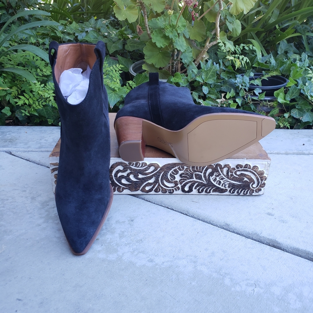 Chic Franco Sarto Suede Booties - Picture 12 of 12